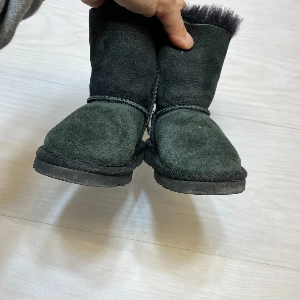 UGG Australia Mini Bailey Bow Winter‎ Boots Kid's Size 6 Black Suede Shearling